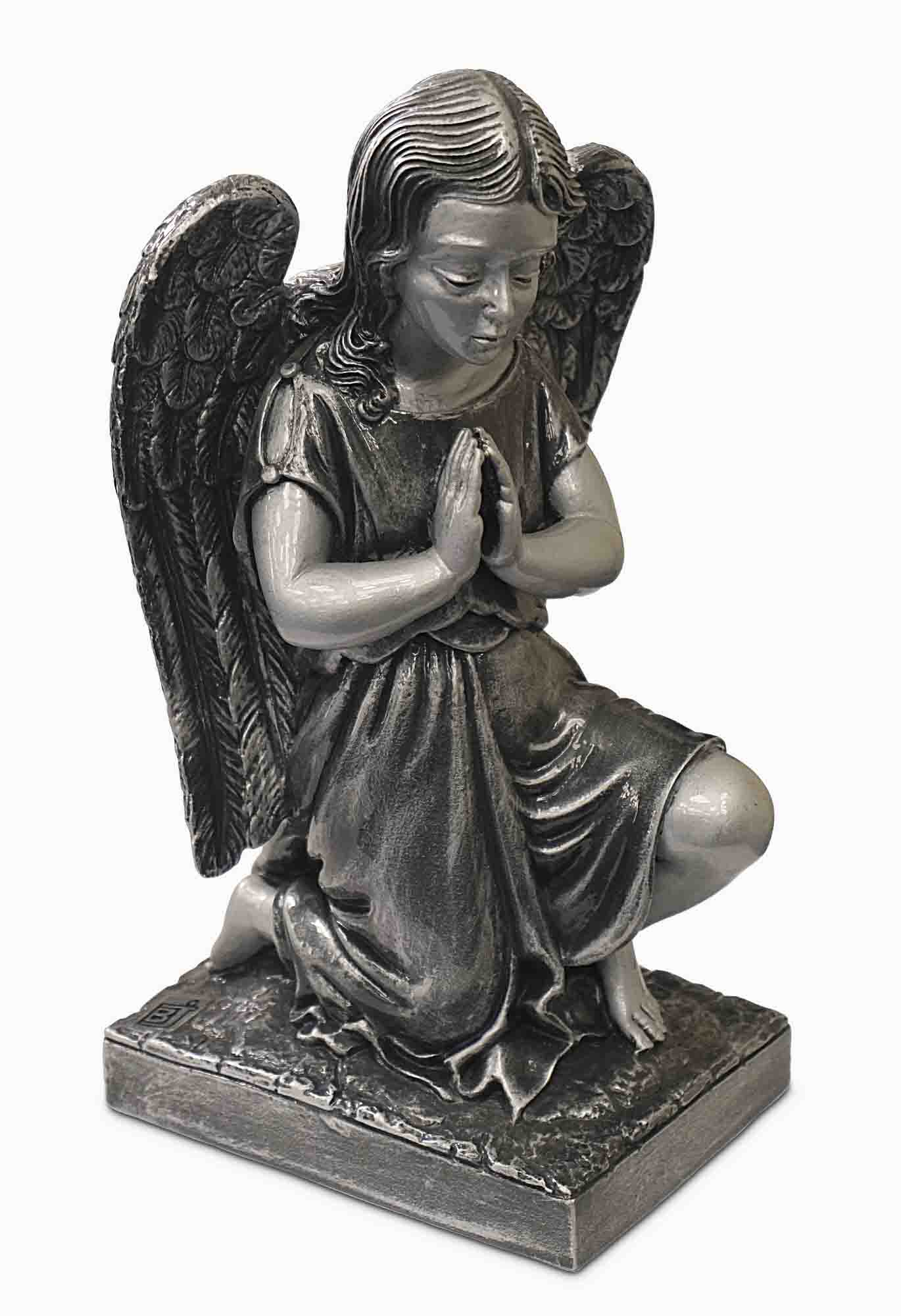 Knelling praying angel in sliver