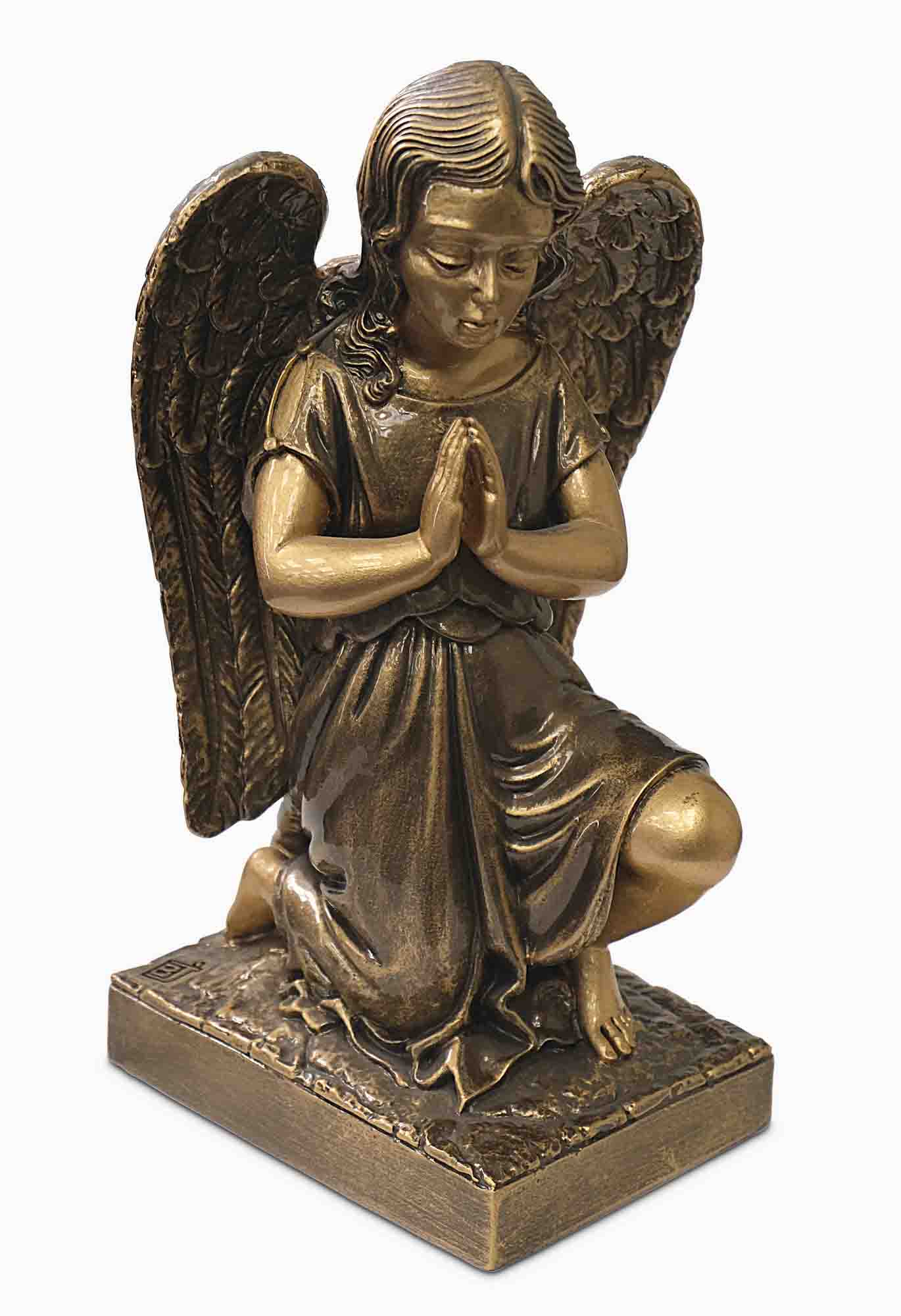 Knelling praying angel